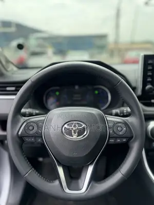 Toyota RAV4 Limited 2021 Silver