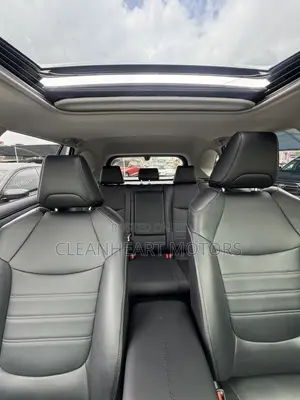 Toyota RAV4 Limited 2021 Silver