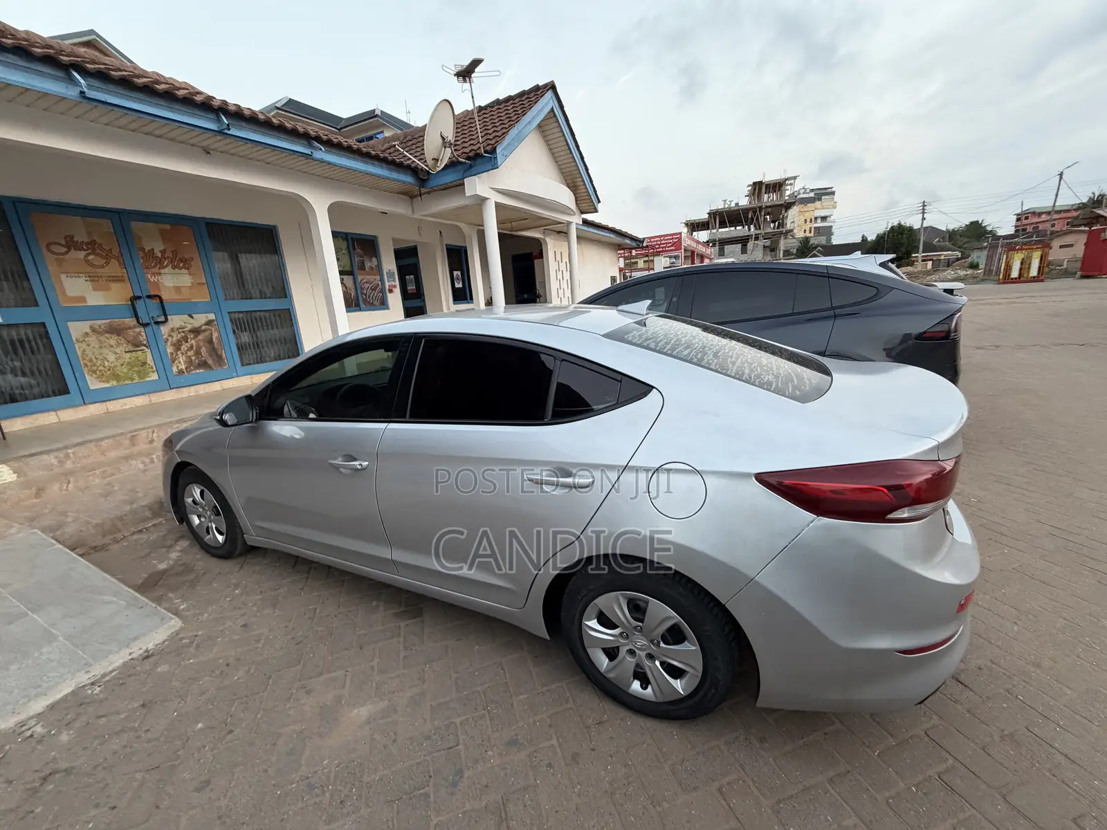 Hyundai Elantra SE Sedan FWD (2.0L 4cyl 6M) 2017 Silver