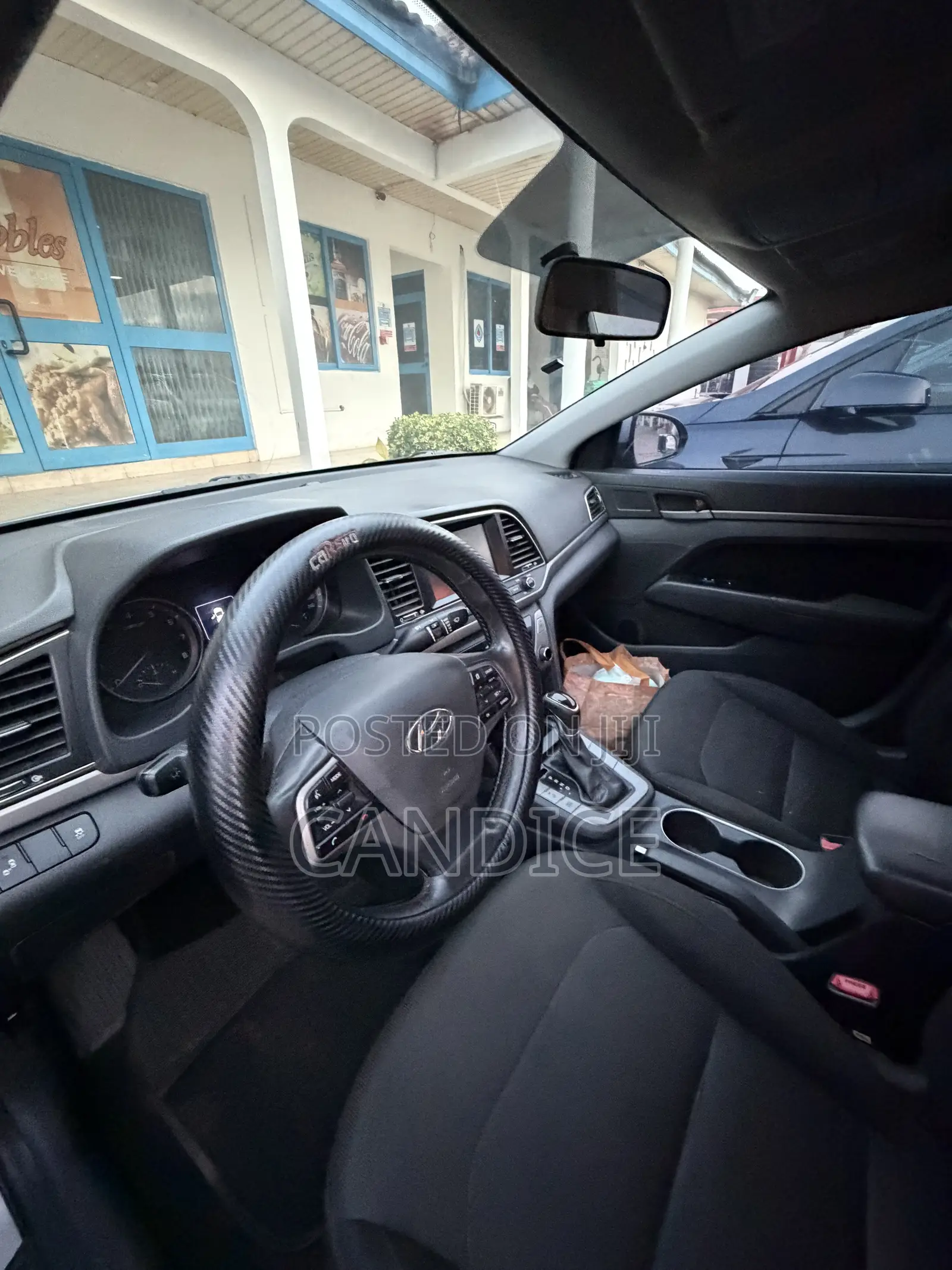 Hyundai Elantra SE Sedan FWD (2.0L 4cyl 6M) 2017 Silver