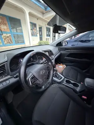 Hyundai Elantra SE Sedan FWD (2.0L 4cyl 6M) 2017 Silver