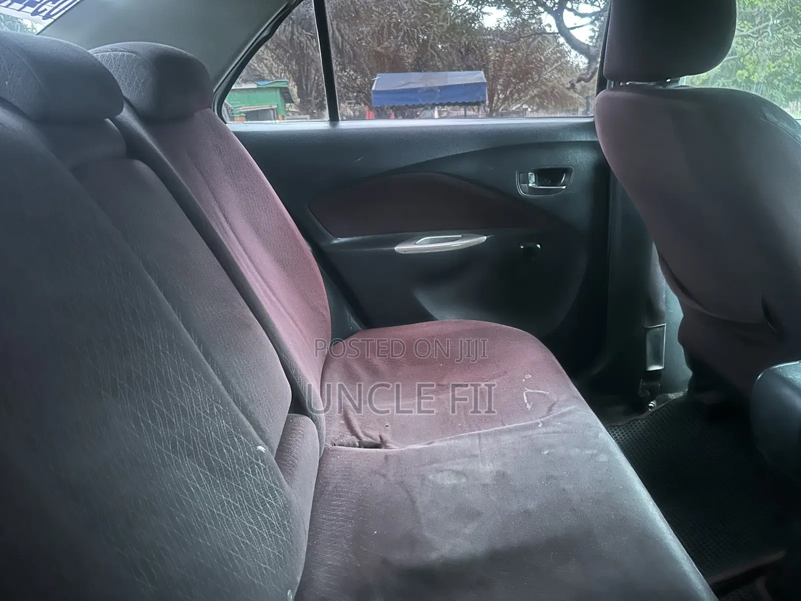 Toyota Yaris Base Sedan 4dr 2010 Gray