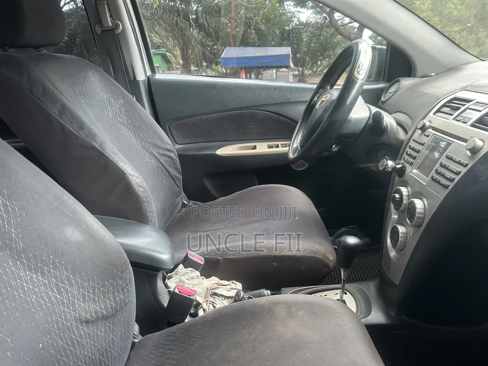 Toyota Yaris Base Sedan 4dr 2010 Gray