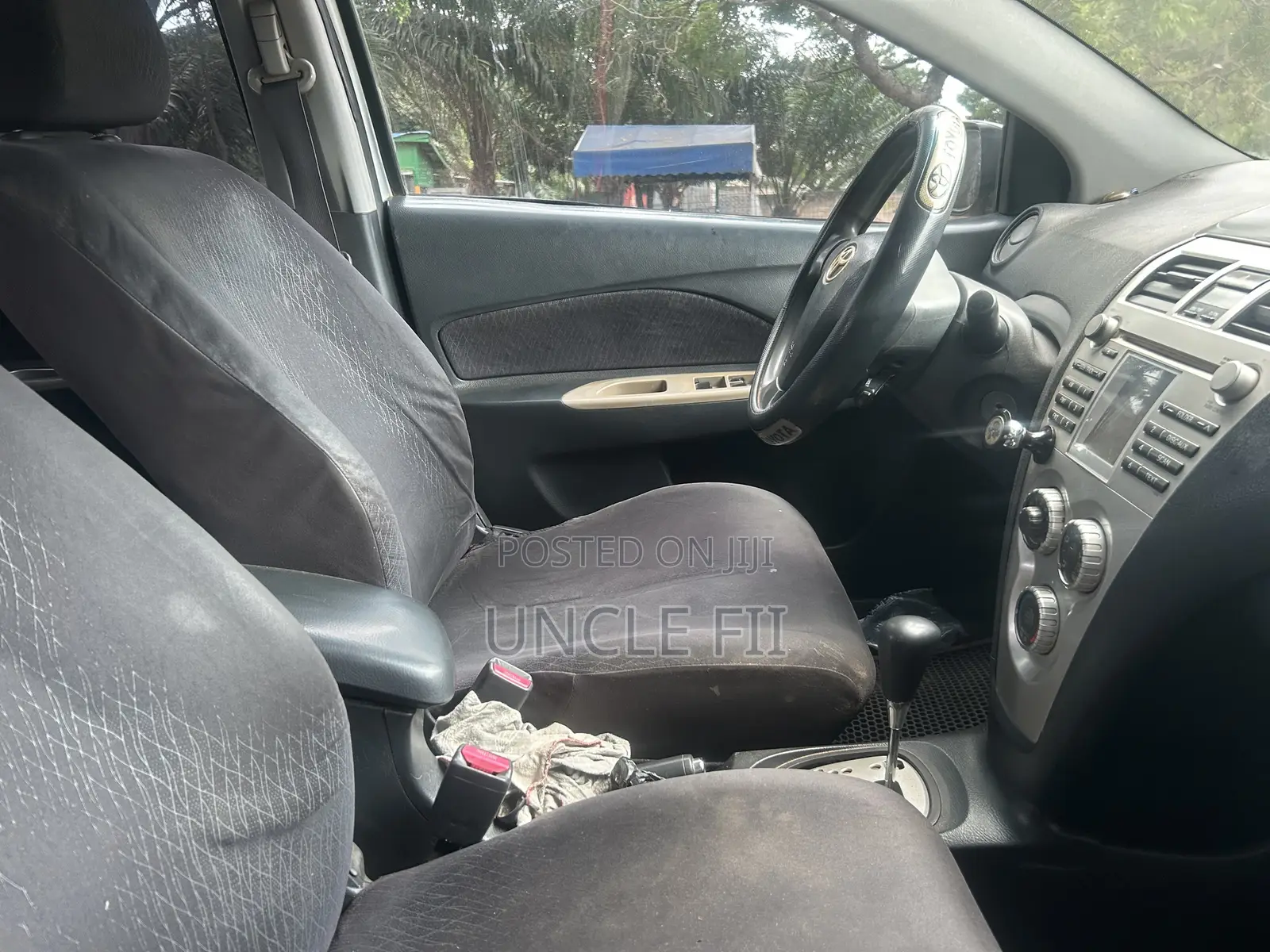 Toyota Yaris Base Sedan 4dr 2010 Gray