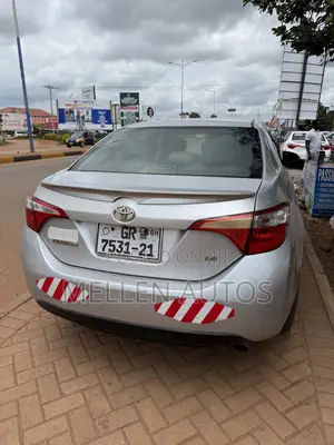 Toyota Corolla L 4dr Sedan (1.8L 4cyl 4A) 2015 Silver