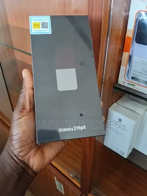New Samsung Galaxy Z Flip 5 256 GB Black