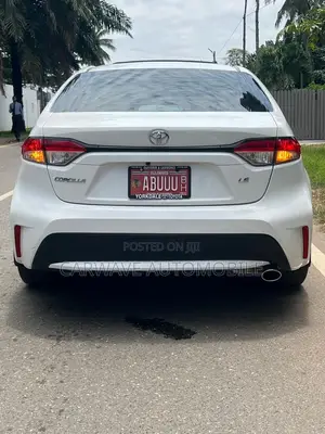 Toyota Corolla LE 2021 White