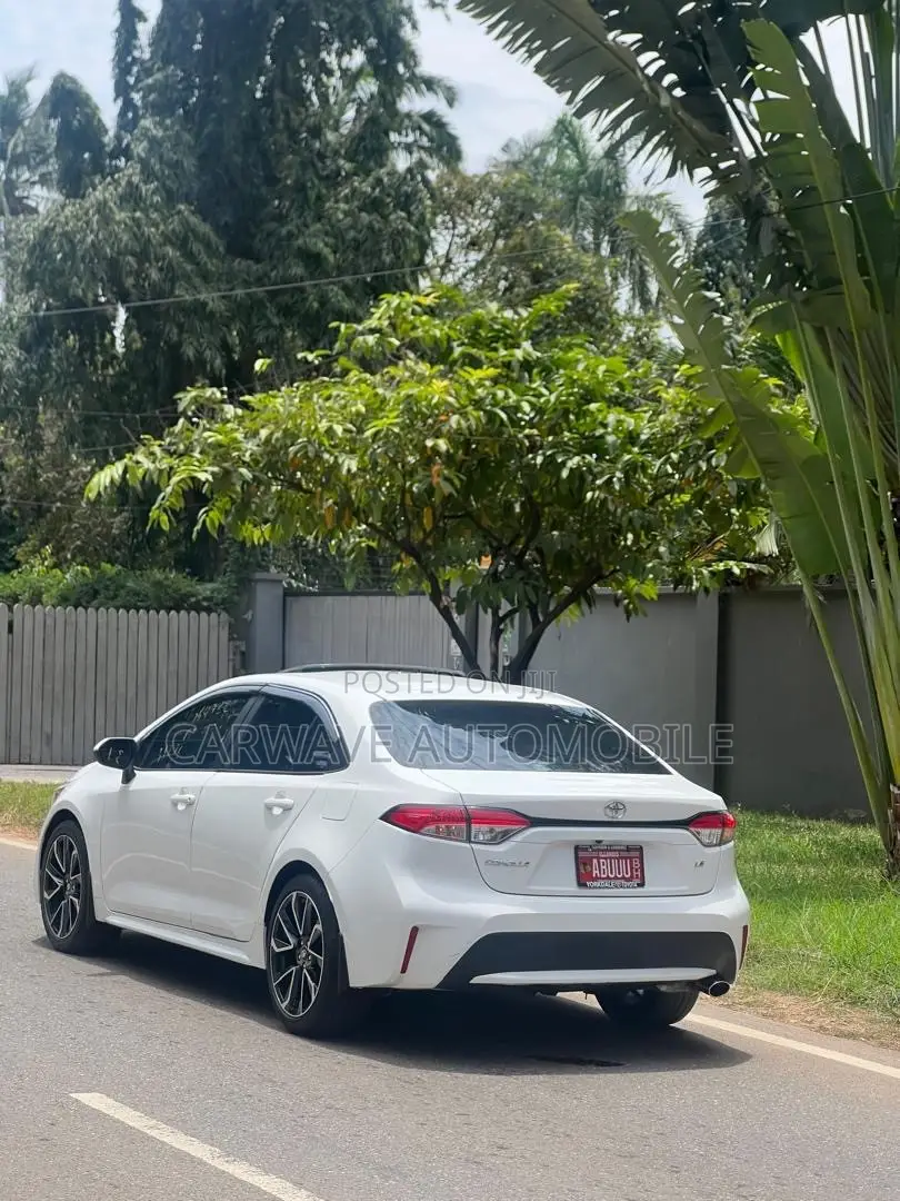 Toyota Corolla LE 2021 White