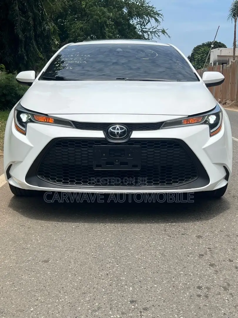 Toyota Corolla LE 2021 White
