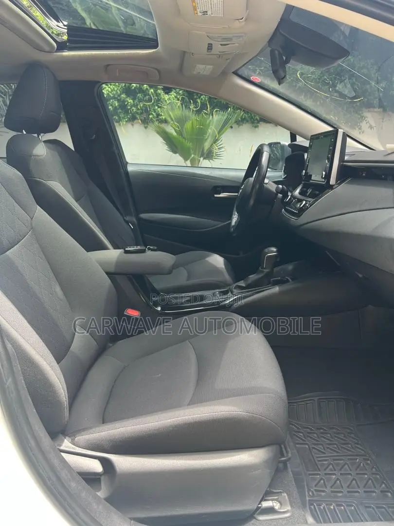 Toyota Corolla LE 2021 White