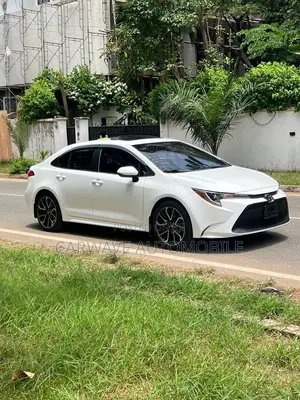 Toyota Corolla LE 2021 White
