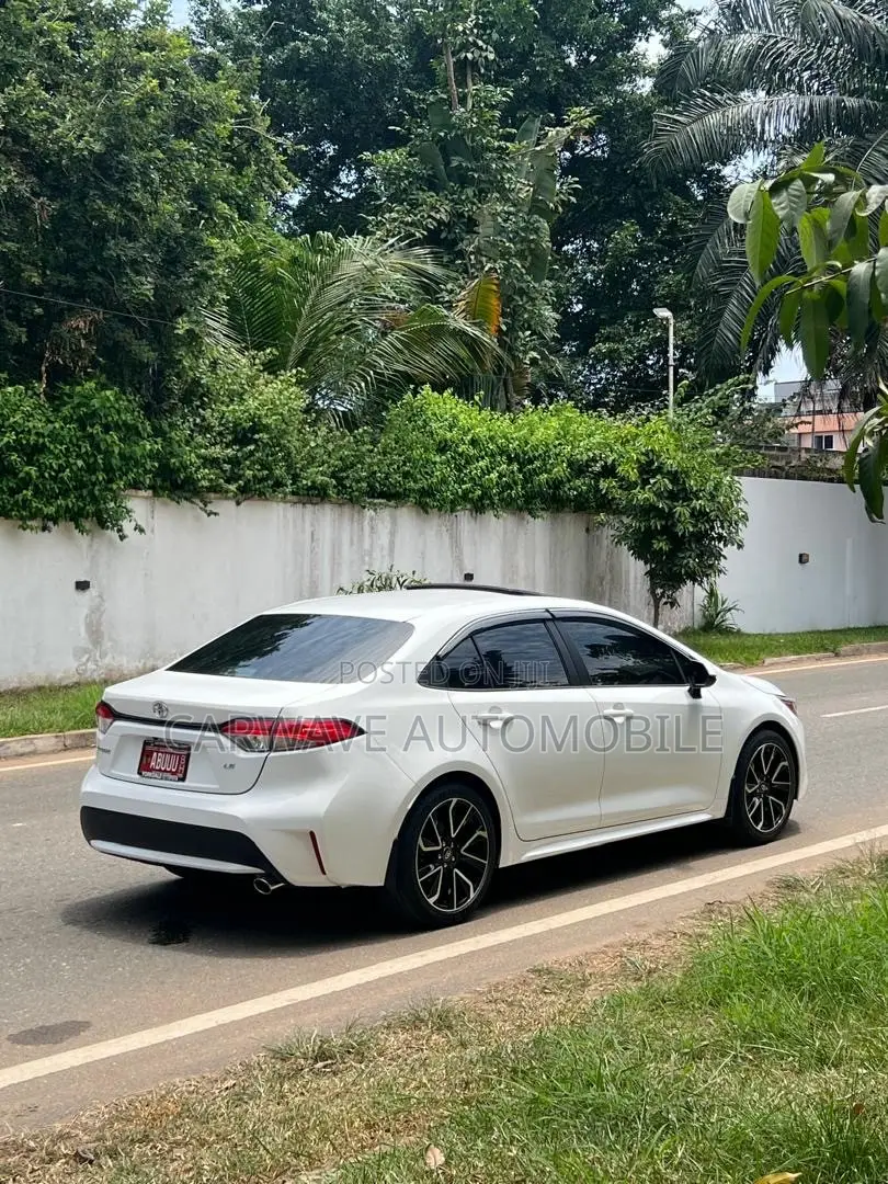 Toyota Corolla LE 2021 White
