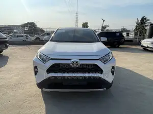 Toyota RAV4 Adventure 2022 White