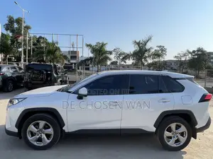 Toyota RAV4 Adventure 2022 White