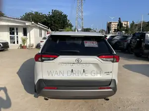 Toyota RAV4 Adventure 2022 White