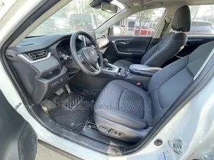 Toyota RAV4 Adventure 2022 White
