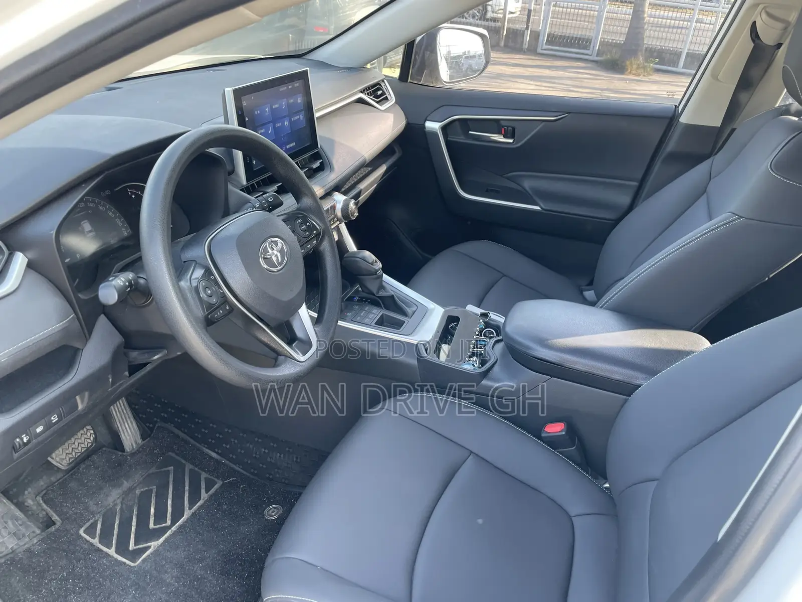 Toyota RAV4 Adventure 2022 White