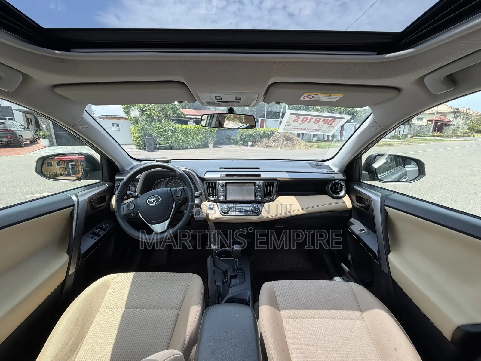 Toyota RAV4 XLE FWD (2.5L 4cyl 6A) 2017 Gold