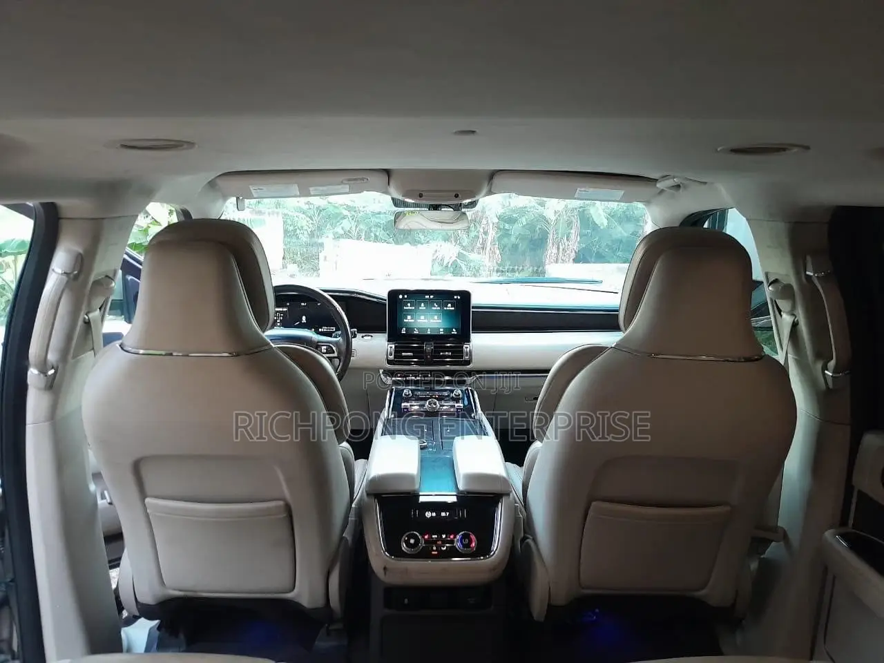Lincoln Navigator L 2019 Gold