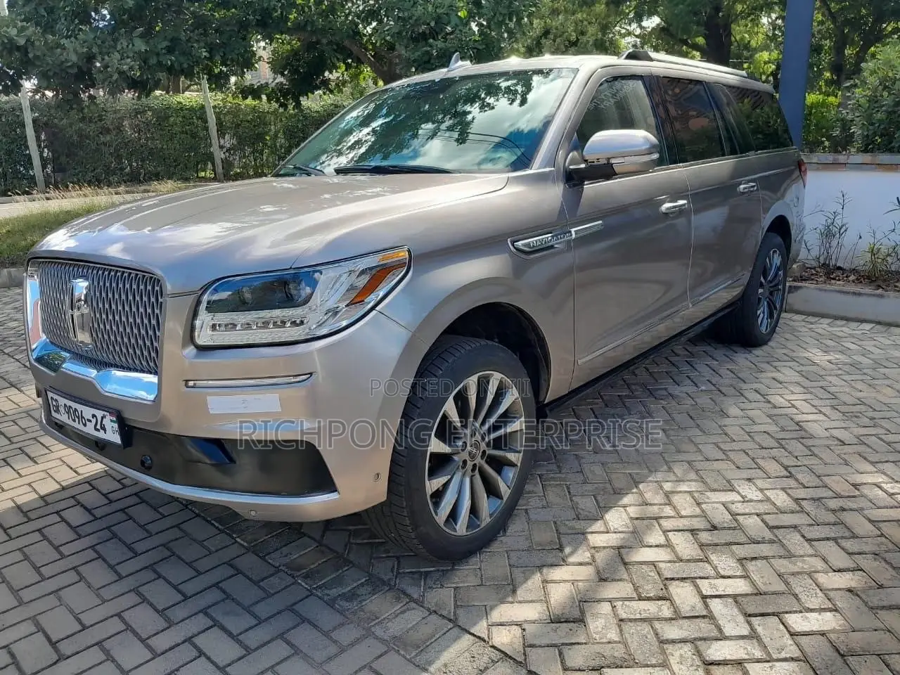 Lincoln Navigator L 2019 Gold