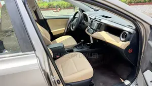 Toyota RAV4 XLE FWD (2.5L 4cyl 6A) 2017 Brown