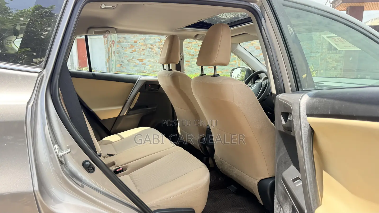 Toyota RAV4 XLE FWD (2.5L 4cyl 6A) 2017 Brown