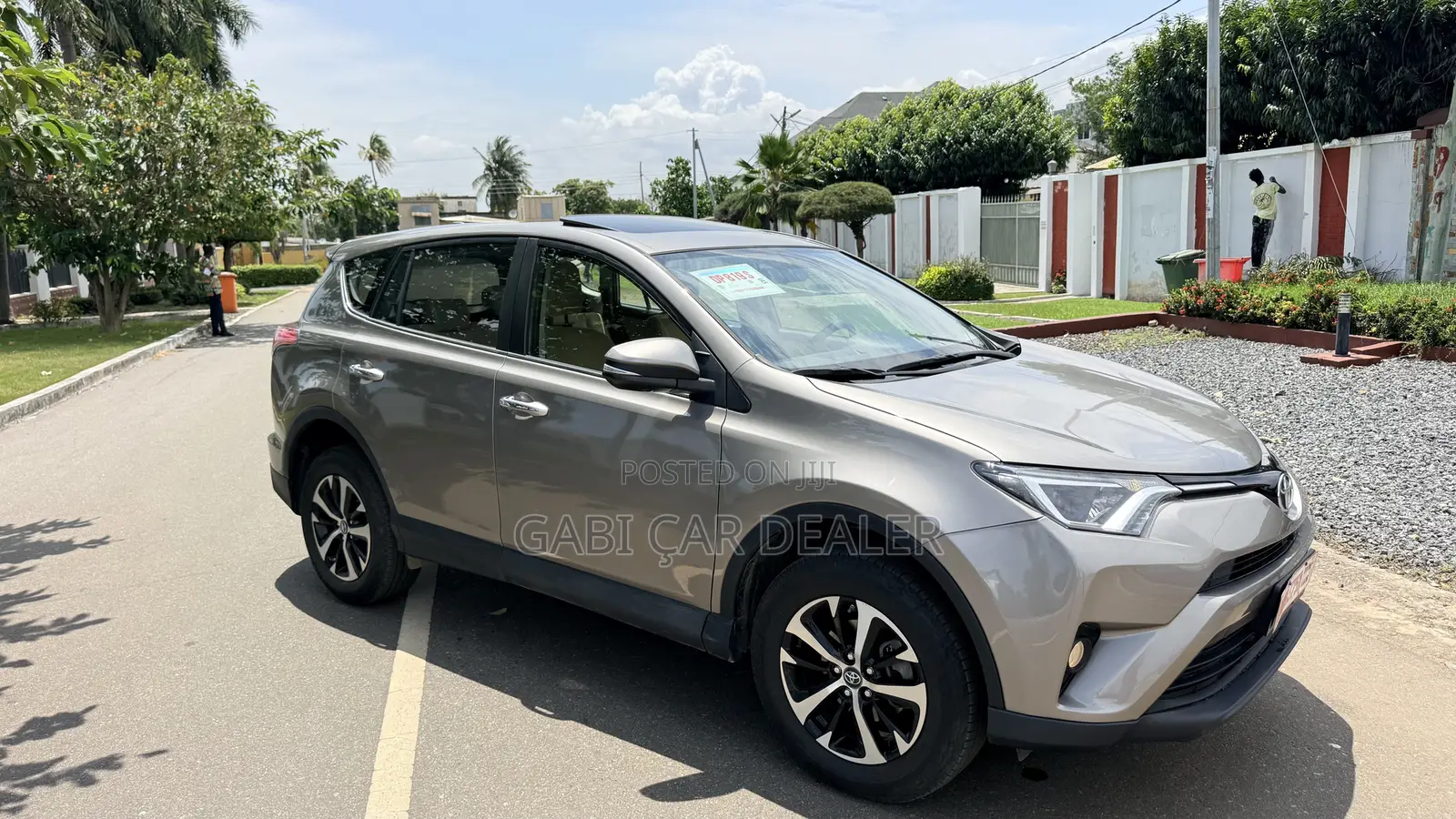 Toyota RAV4 XLE FWD (2.5L 4cyl 6A) 2017 Brown