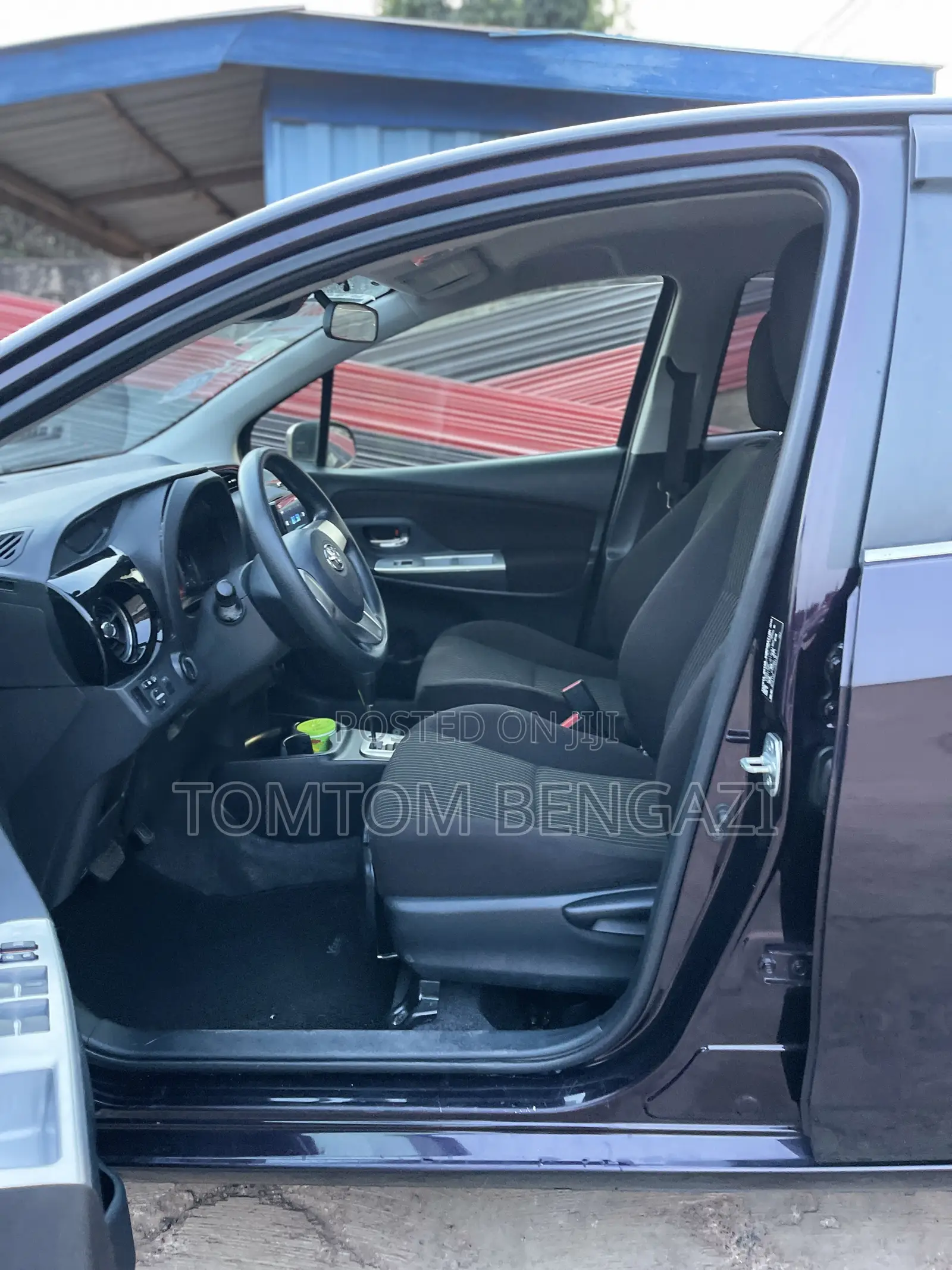Toyota Vitz 1.0 FWD 5dr 2015 Black