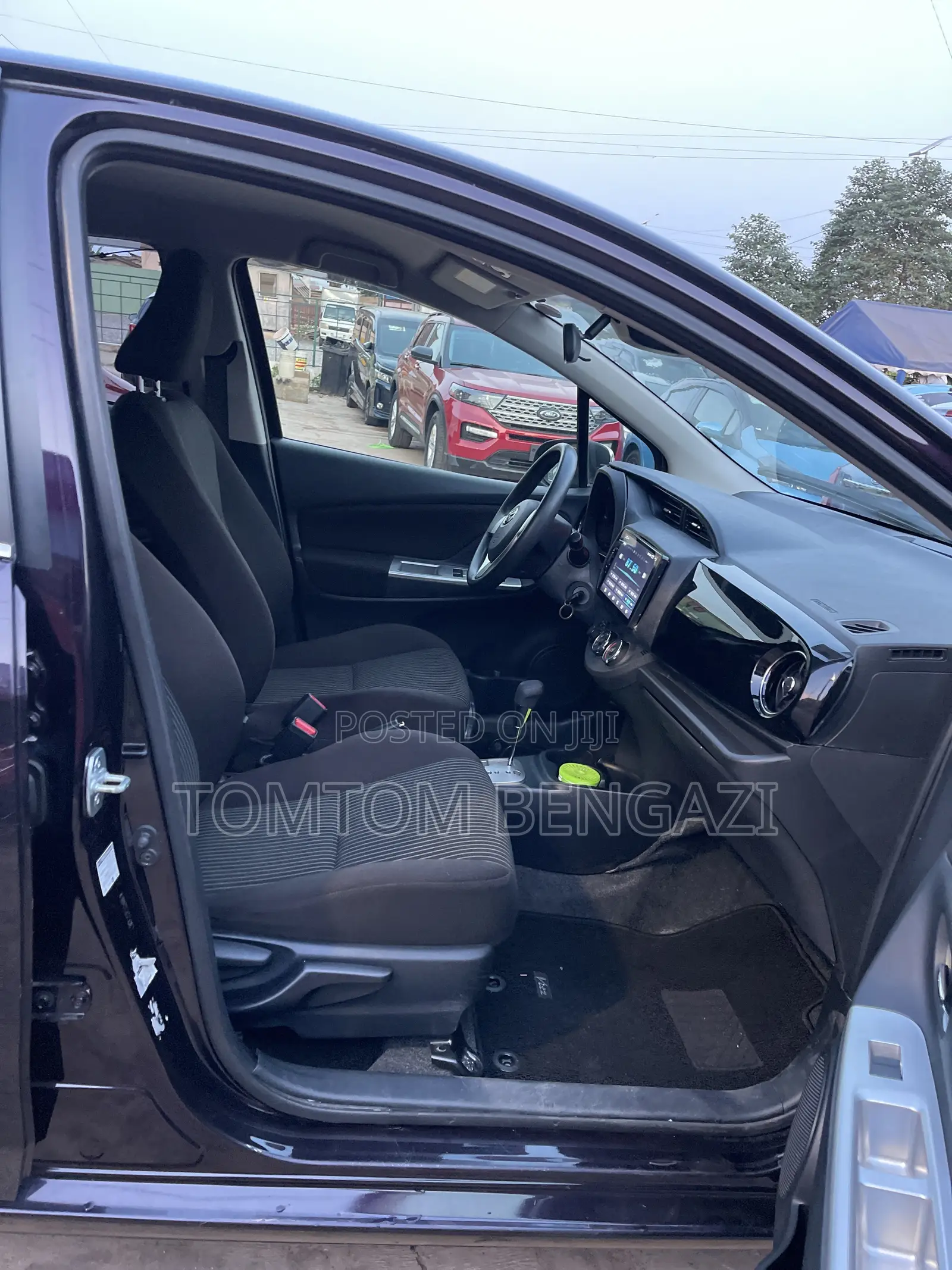 Toyota Vitz 1.0 FWD 5dr 2015 Black