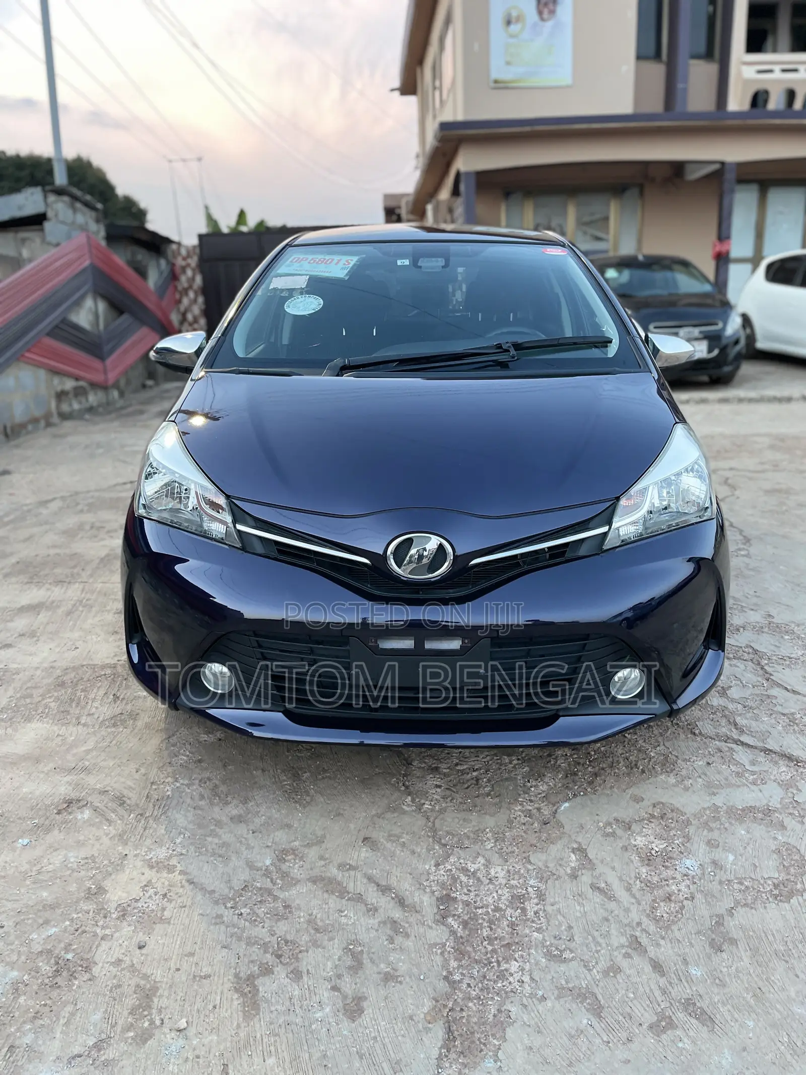 Toyota Vitz 1.0 FWD 5dr 2015 Black