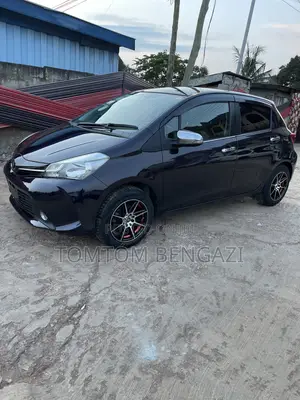 Toyota Vitz 1.0 FWD 5dr 2015 Black