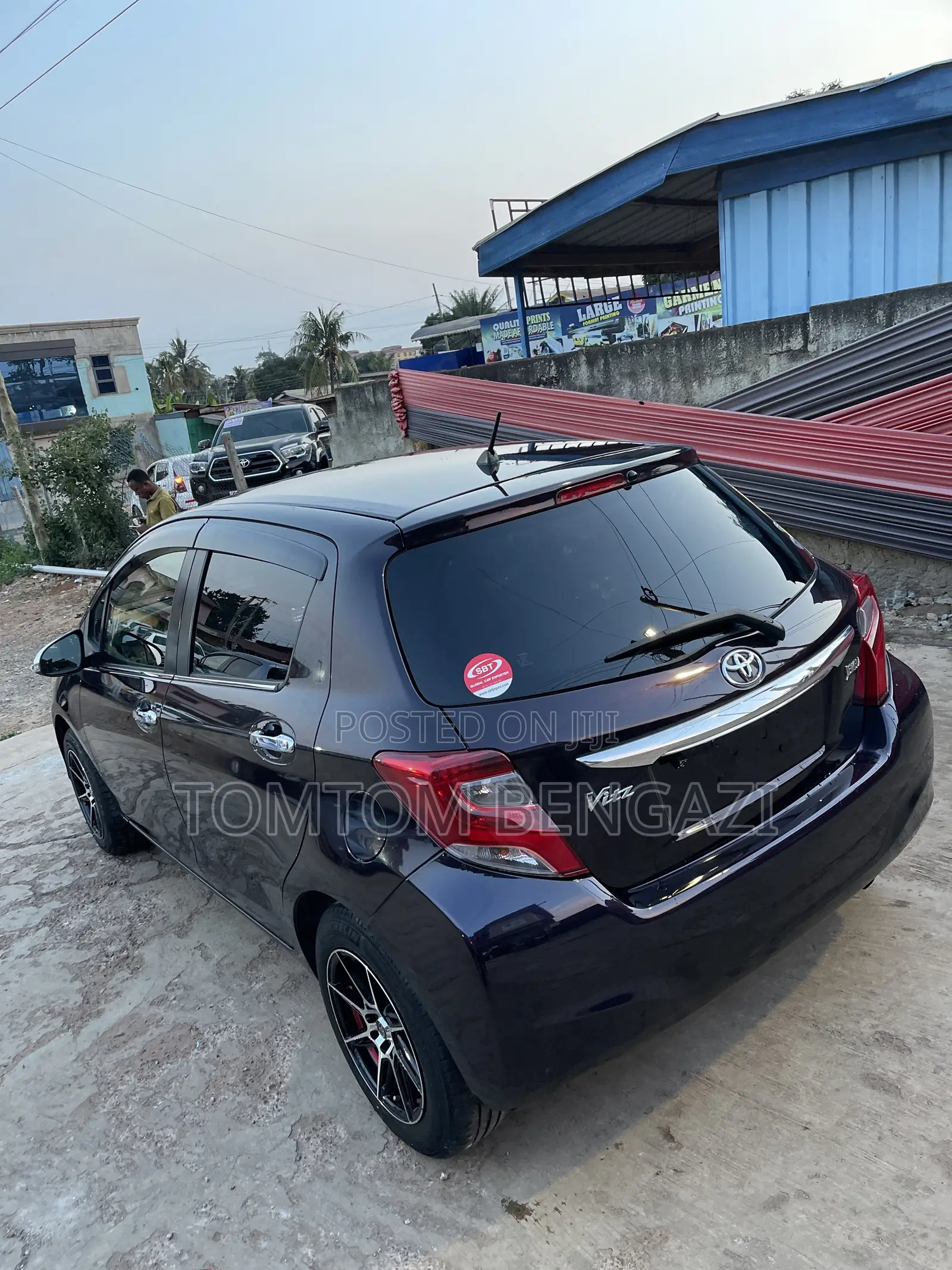 Toyota Vitz 1.0 FWD 5dr 2015 Black