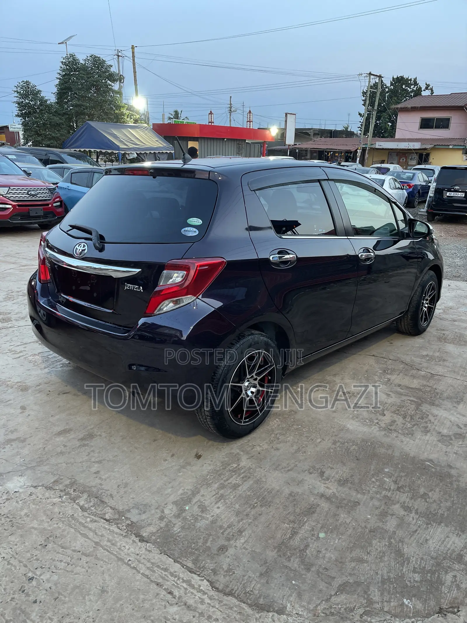 Toyota Vitz 1.0 FWD 5dr 2015 Black