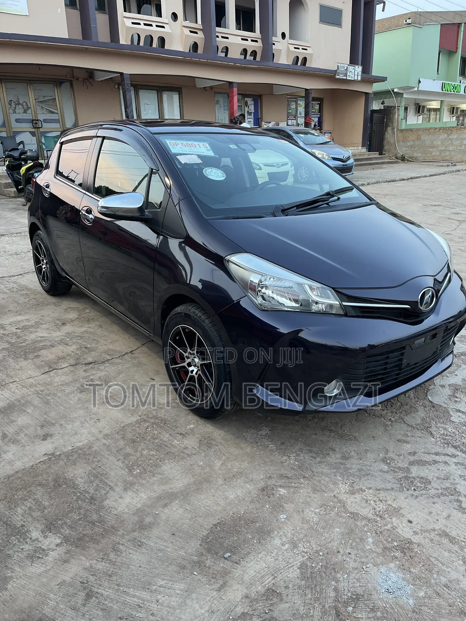 Toyota Vitz 1.0 FWD 5dr 2015 Black
