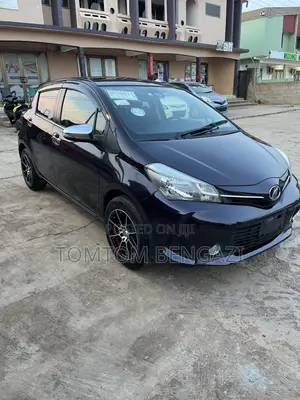 Toyota Vitz 1.0 FWD 5dr 2015 Black