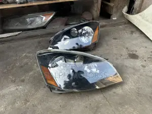 Nissan Altima 2005 Headlights