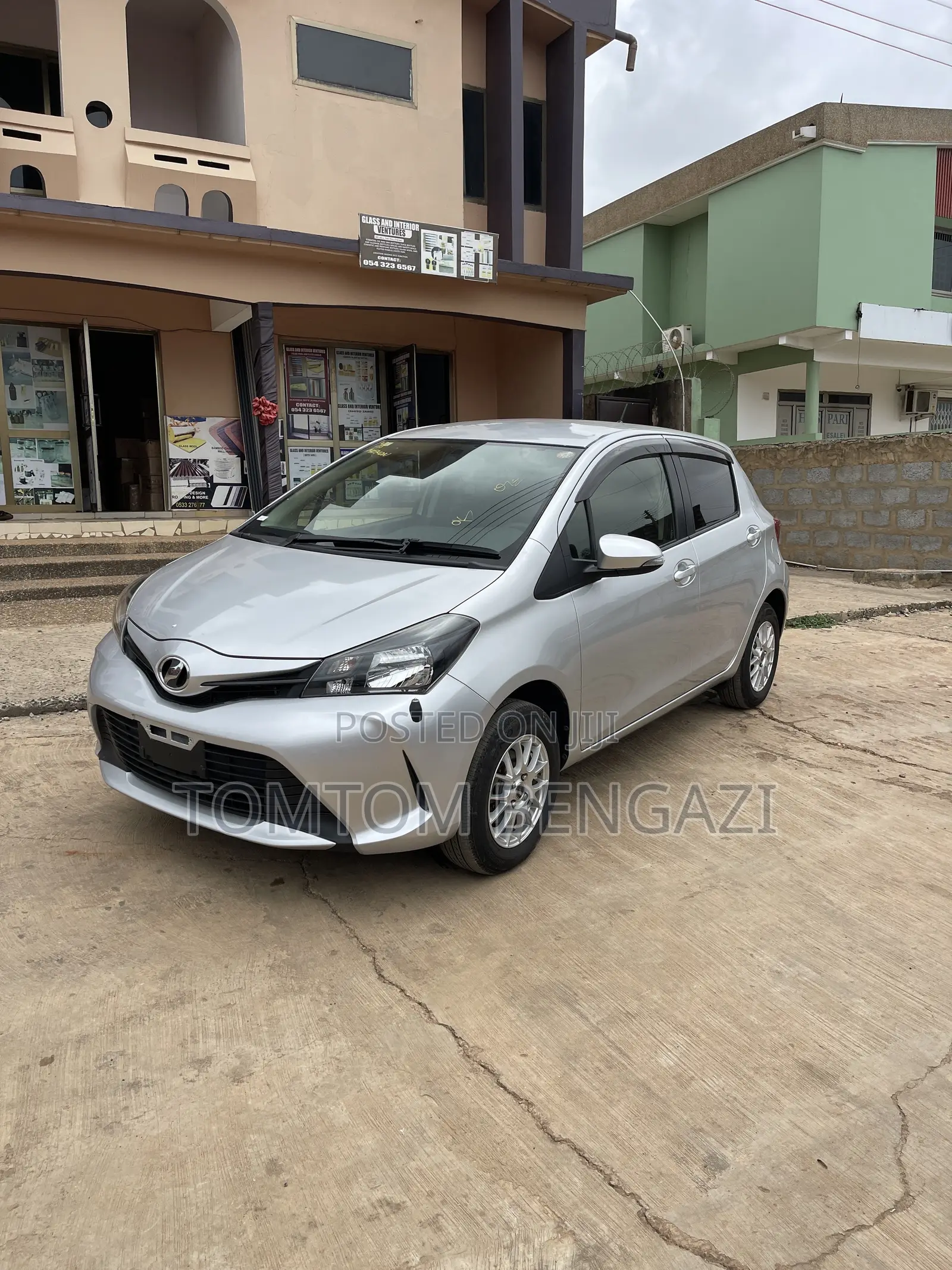 Toyota Vitz 1.3 AWD 5dr 2015 Silver