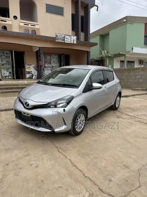 Toyota Vitz 1.3 AWD 5dr 2015 Silver