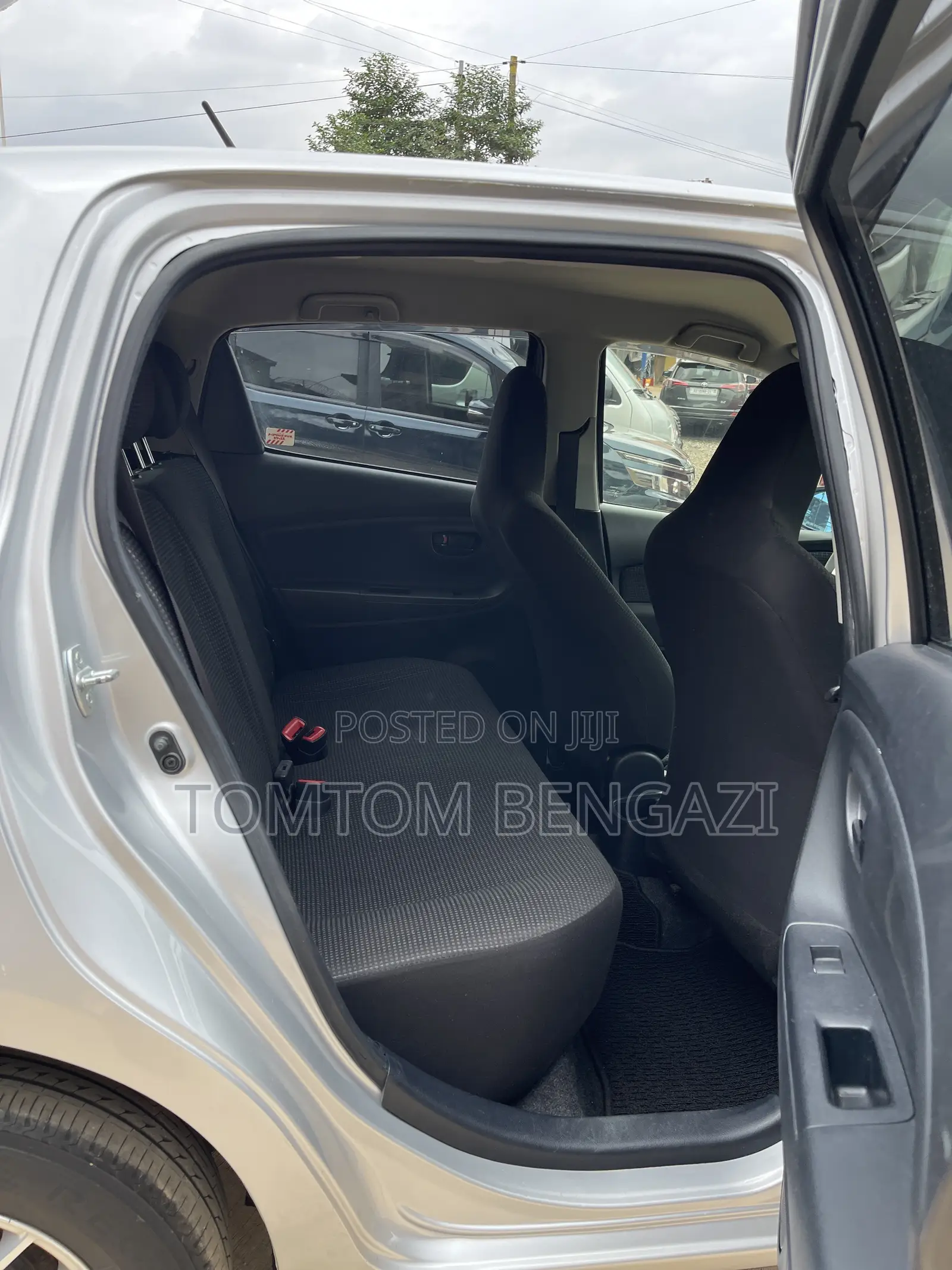 Toyota Vitz 1.3 AWD 5dr 2015 Silver