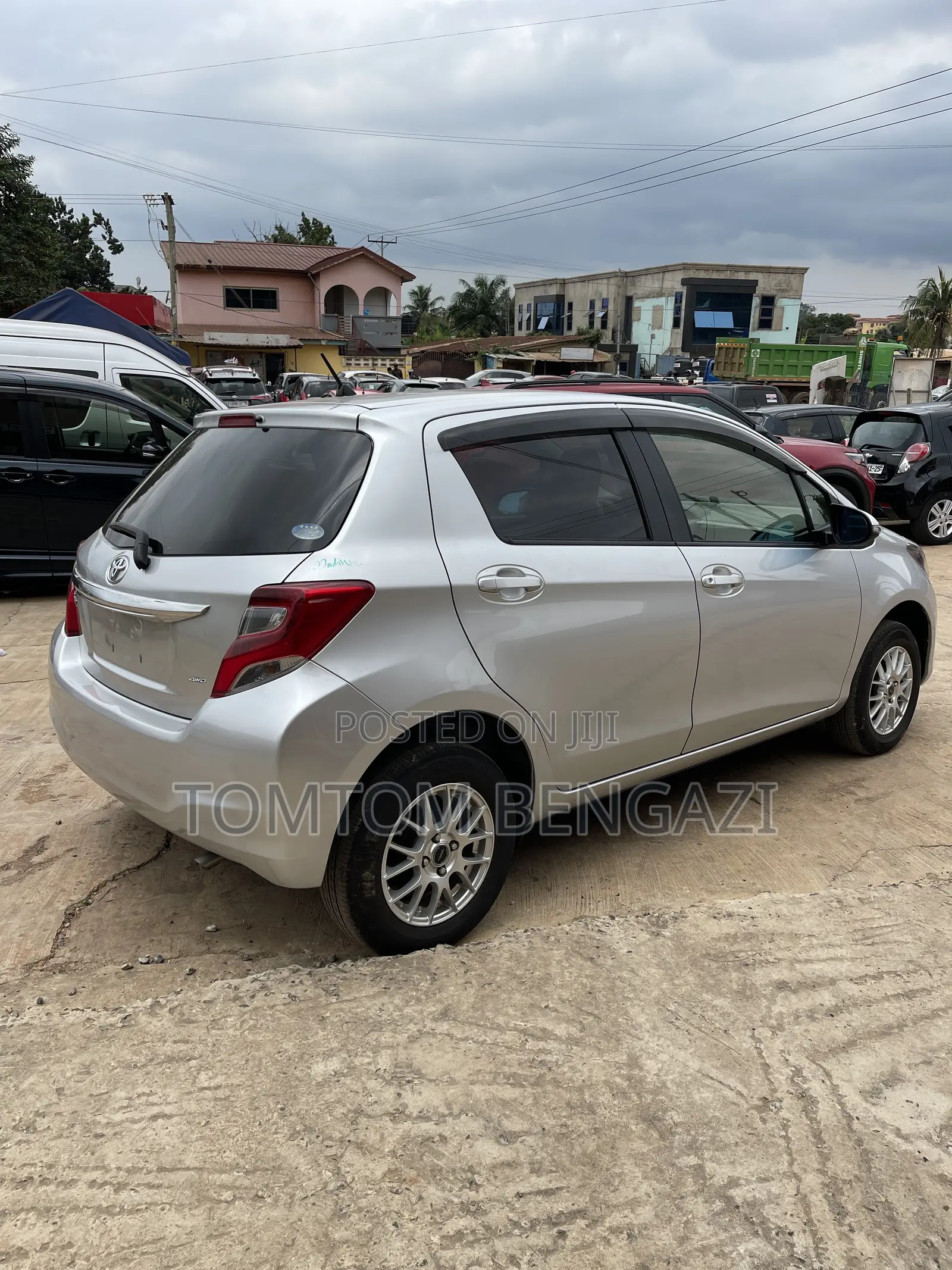 Toyota Vitz 1.3 AWD 5dr 2015 Silver