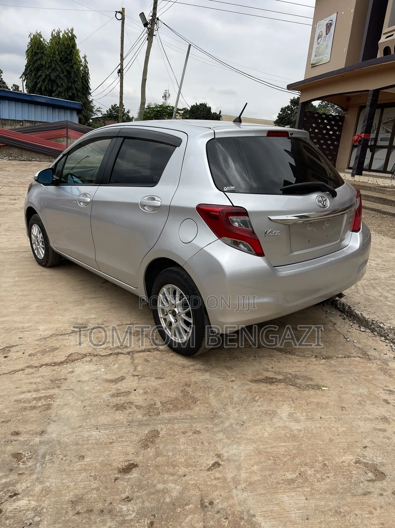 Toyota Vitz 1.3 AWD 5dr 2015 Silver