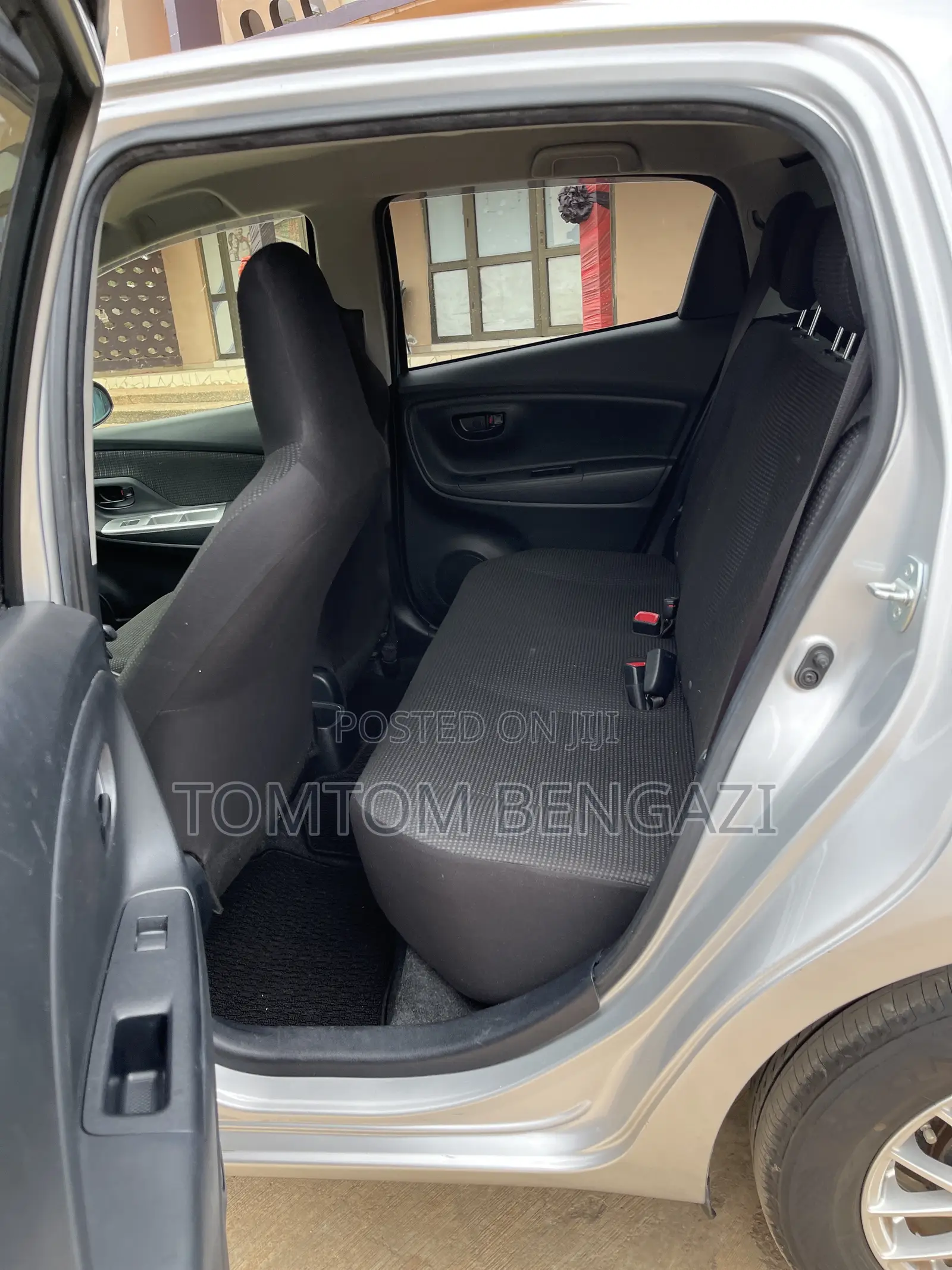 Toyota Vitz 1.3 AWD 5dr 2015 Silver