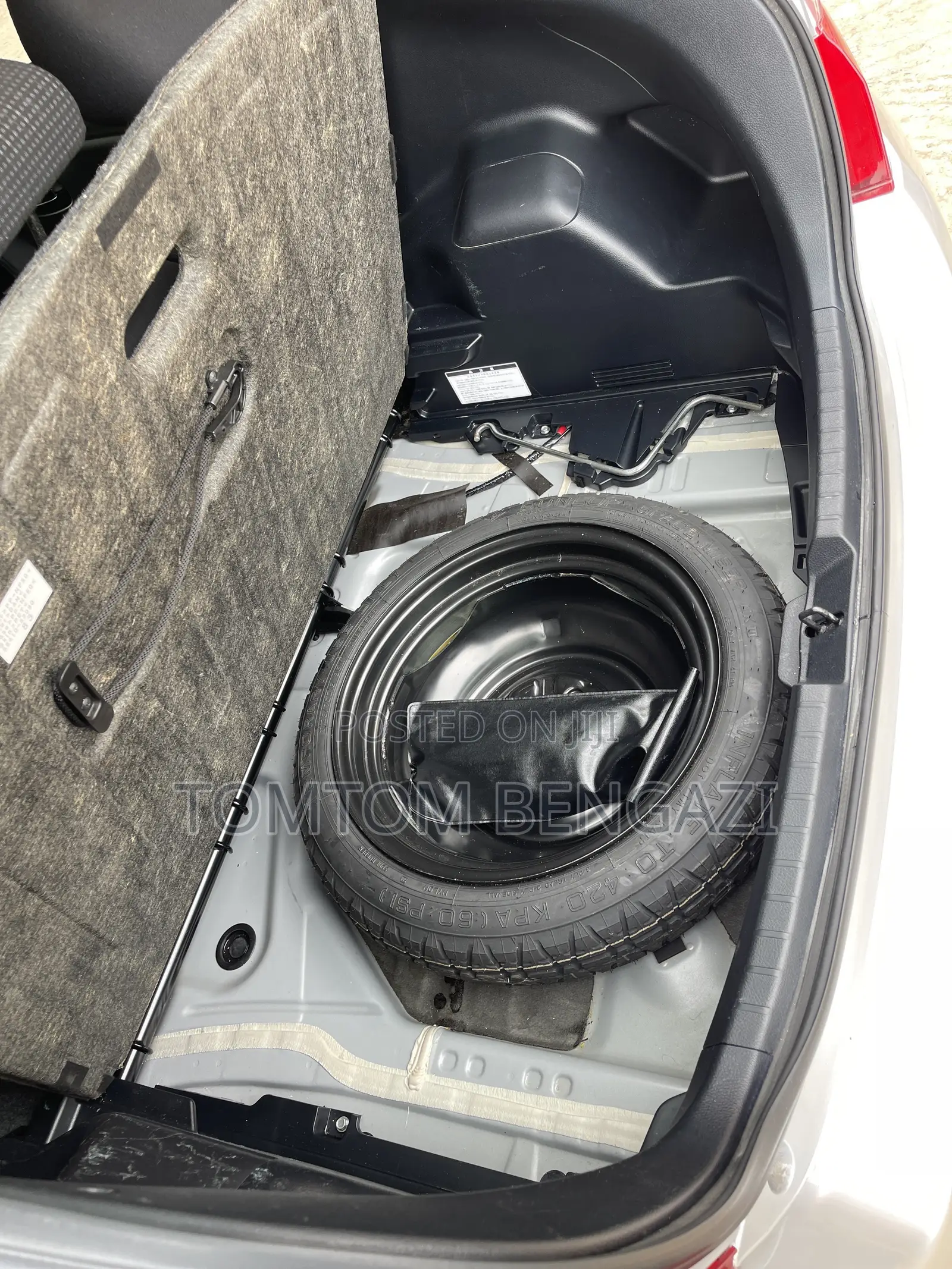 Toyota Vitz 1.3 AWD 5dr 2015 Silver