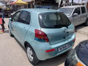 Toyota Vitz 1.3 AWD 3dr 2010 Green