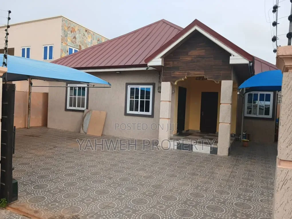 3bdrm House in Comm.16, Baatsona Total for rent
