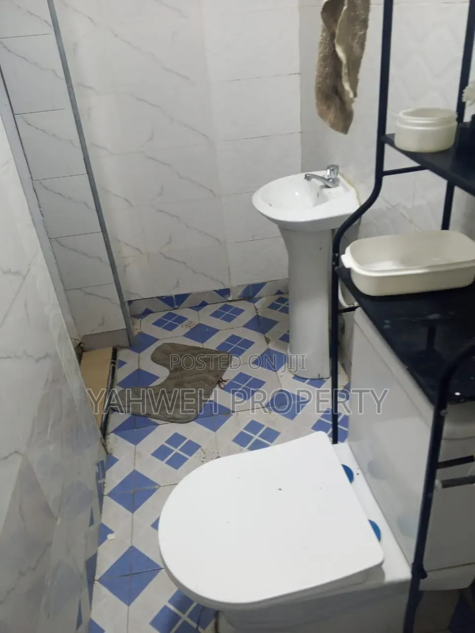 3bdrm House in Comm.16, Baatsona Total for rent