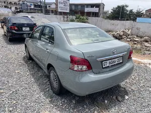 Toyota Yaris Base Hatchback 3dr 2010 Gray