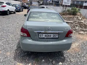Toyota Yaris Base Hatchback 3dr 2010 Gray