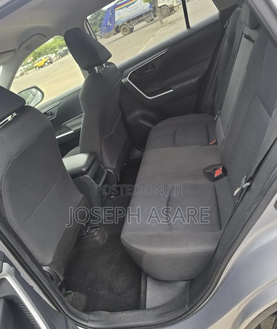 Toyota RAV4 LE AWD 2020