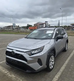 Toyota RAV4 LE AWD 2020